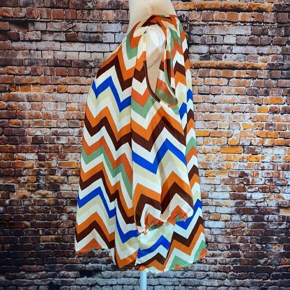 Chevron Umgee Cold Shoulder Blouse - Picture 3 of 8